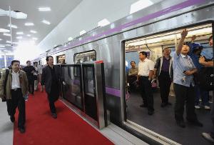 9月19日，沙河站，列車駛出站台