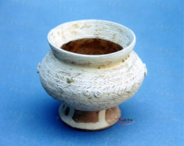 西周串珠紋釉陶罐 西周串珠紋釉陶罐