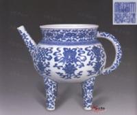 清道光景德鎮窯青花纏枝托八斑蓋壺 清道光景德鎮窯青花纏枝托八斑蓋壺