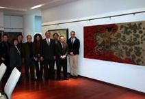 美國杜蘭大學代表在美術作品展上