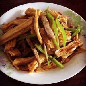 蘑菇腐竹炒瘦肉 蘑菇腐竹炒瘦肉
