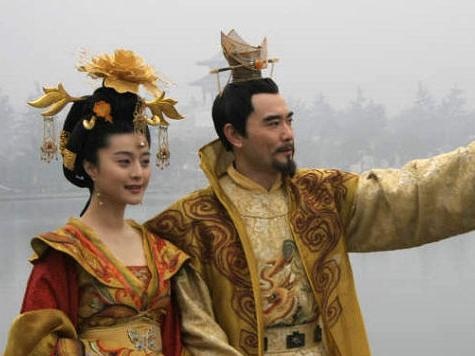 史上最勢利眼的皇后,痛打認親的窮爹,卻認有錢的土豪當乾爹! 史上最勢利眼的皇后,痛打認親的窮爹,卻認有錢的土豪當乾爹!