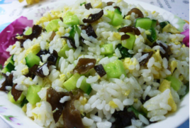 青瓜木耳雞蛋炒飯 青瓜木耳雞蛋炒飯