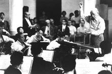 尤金·奧曼迪訪華期間指揮中央樂團