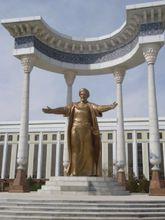 花拉子米雕像（烏茲別克斯坦烏爾根奇市）