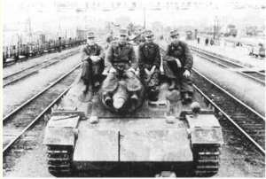 在德國本土作戰時配屬給裝甲教導師的IV號坦克殲擊車。裝備70倍口徑75毫米炮的IV號坦克殲擊車擁有與豹式坦克同樣強大的火力，它足以擊毀當時盟軍任何裝甲車輛。