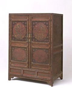 明填漆戧金雲龍紋立櫃 明填漆戧金雲龍紋立櫃