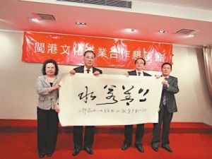 林義良（右一）