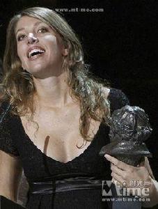 盧西婭·普恩佐 盧西婭·普恩佐