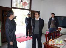 劉仕庚深入廈坪鎮昌蒲古村農戶家中調查訪問