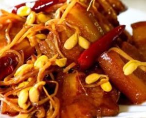 豆芽黃燜肉 豆芽黃燜肉