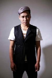 女神和女漢子[張謙卑和蕭磊合作的同名歌曲]