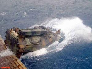 AAV7系列兩棲戰車