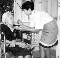 打掃衛生、看護老人和孩子是菲傭的主要工作