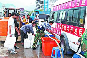 移動式水淨化裝置抵災區