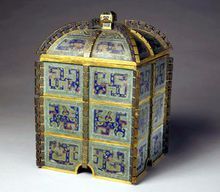 清乾隆掐絲琺瑯螭紋方奩 清乾隆掐絲琺瑯螭紋方奩