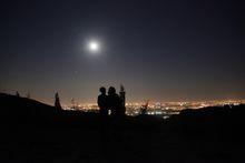 但願人長久，千里共嬋娟