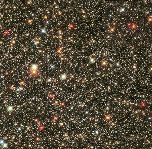 數以百計的恆星聚集在一起。圖片由哈勃太空望遠鏡拍攝