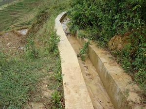 亞莫托基村灌溉水渠