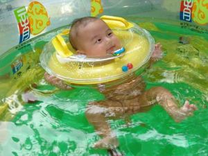 嬰兒泳療