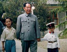 1961年，毛澤東在武漢同王任重、胡耀邦交談