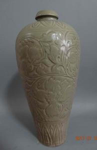 宋代耀州窯纏枝牡丹紋梅瓶 宋代耀州窯纏枝牡丹紋梅瓶