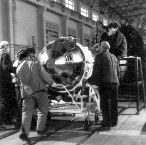 東方紅一號衛星總裝