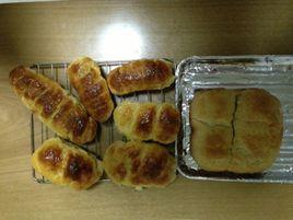 豆沙和火腿腸麵包 豆沙和火腿腸麵包