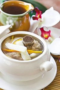 蕨菜淮山煲排骨湯 蕨菜淮山煲排骨湯