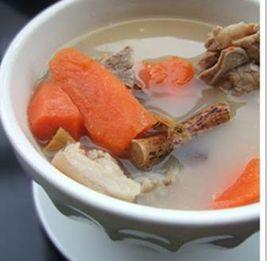 白背葉根豬骨湯 白背葉根豬骨湯