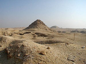 薩卡拉烏塞爾卡夫法老的小金字塔