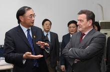 葛校長與中德中心名譽主任施洛德先生交流