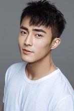 裴子添白襯衫寫真