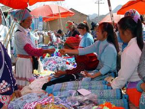 （圖）琳琅滿目的服裝 