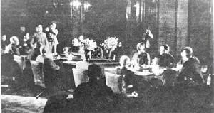 （圖）周恩來在北平國共兩黨和平談判會上講話