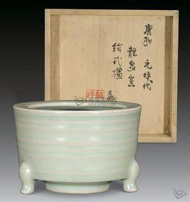 南宋青瓷奩式爐 南宋青瓷奩式爐