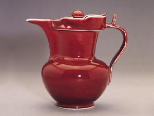 明宣德寶石紅僧帽壺 明宣德寶石紅僧帽壺