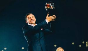 戈洛夫金獲得年度最佳拳手獎