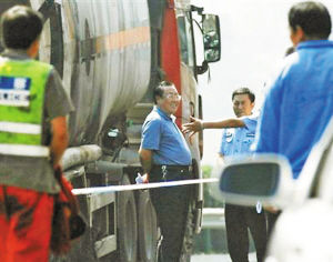 事故現場楊達才局長表露微笑