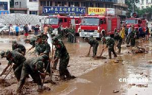 官兵真正清理街道