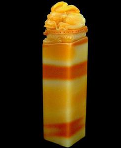 彩虹旗降石 彩虹旗降石