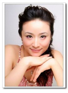 周舟[女主持人]