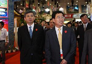 杜江和洪捷序巡視第六屆海峽旅遊博覽會展館