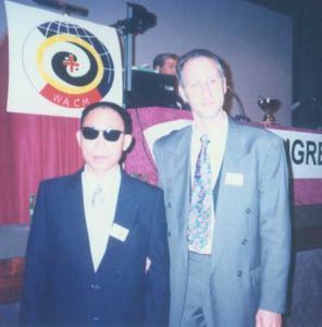 金偉先生與外國專家合影