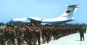 伊爾-76中程運輸機