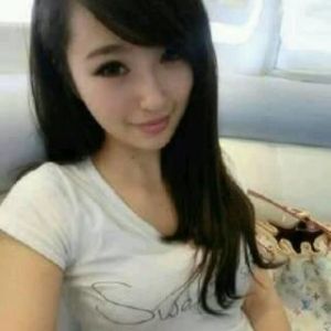 王雅[盧爍鑫的女朋友]