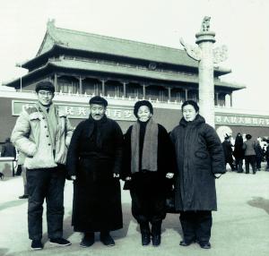 1966年春楊正泉與夫人蘇健敏陪同父母