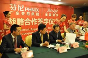 芬尼和潤索集團高管出席戰略合作簽字儀式