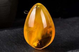 琥珀蜜蠟[不透明的琥珀]