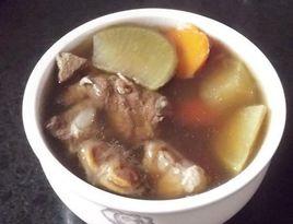 青紅蘿蔔豬骨湯 青紅蘿蔔豬骨湯